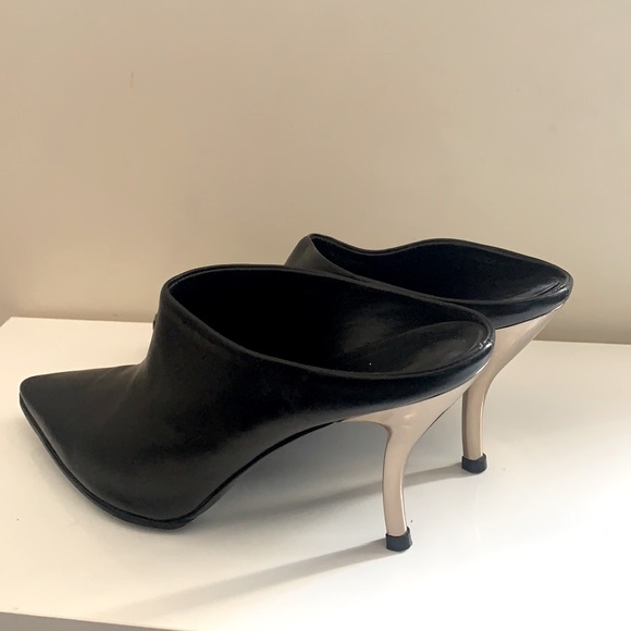 Delman Black leather shoes with metal heels. - Picture 4 of 6